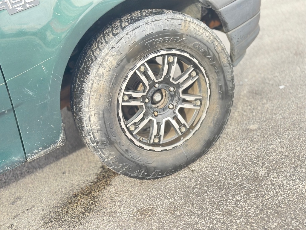 Ford F-150 XL 2WD 2003