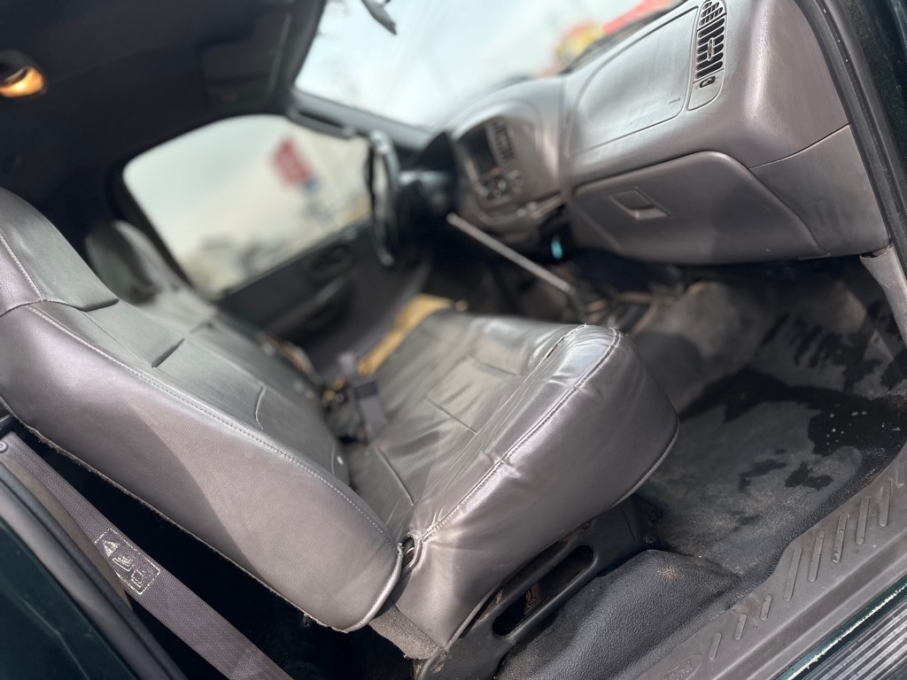 Ford F-150 XL 2WD 2003