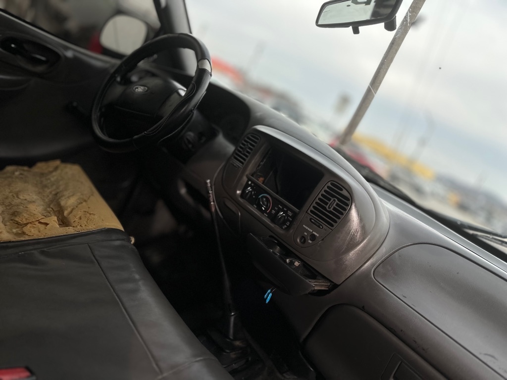 Ford F-150 XL 2WD 2003