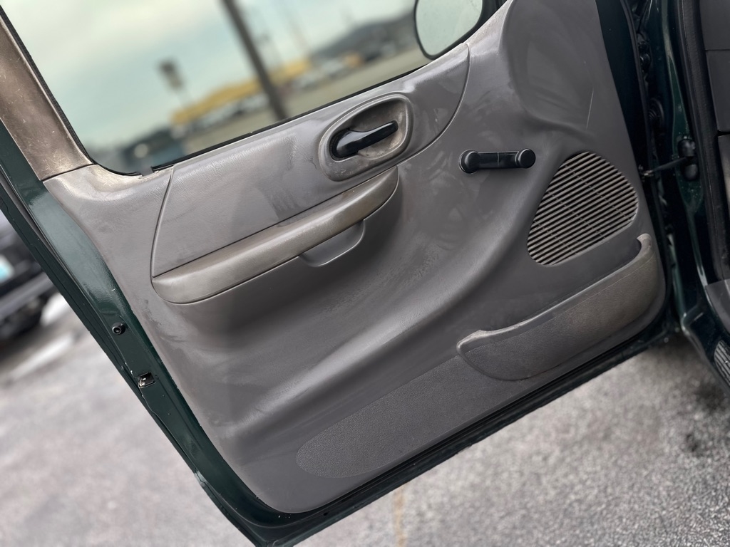 Ford F-150 XL 2WD 2003