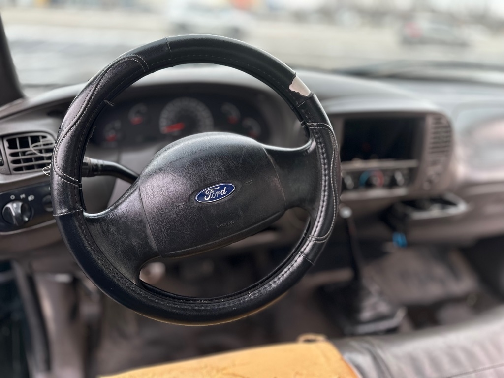 Ford F-150 XL 2WD 2003