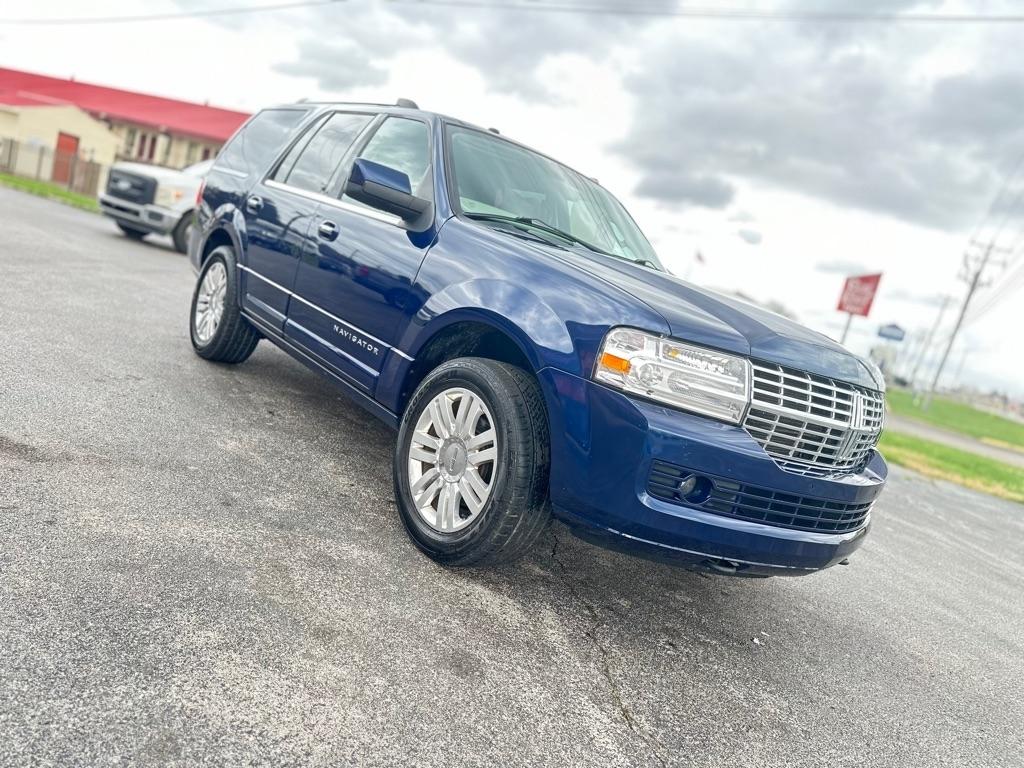Lincoln Navigator 4WD 2011