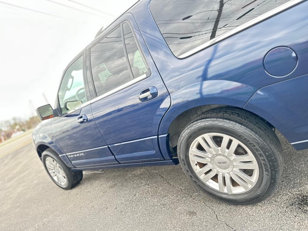 Lincoln Navigator 4WD 2011