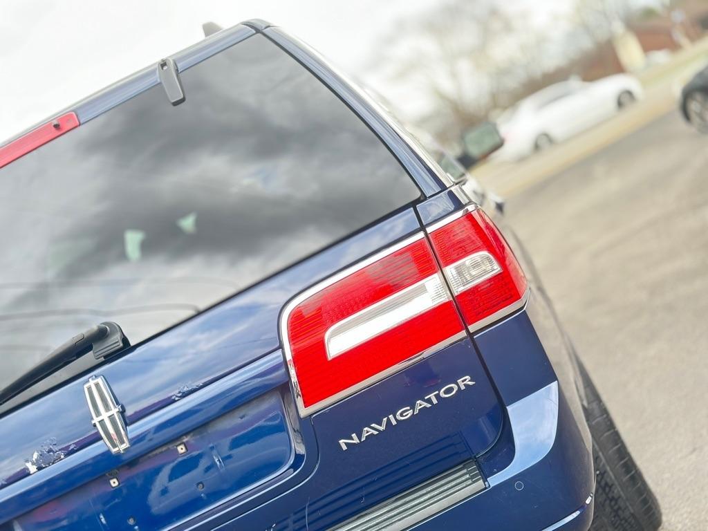 Lincoln Navigator 4WD 2011