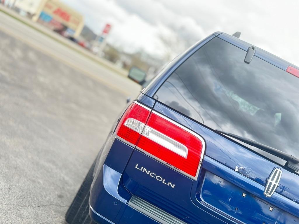 Lincoln Navigator 4WD 2011