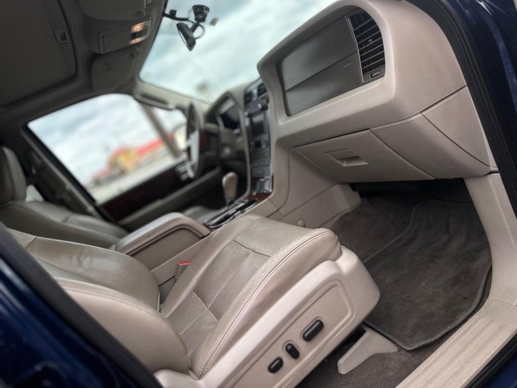Lincoln Navigator 4WD 2011