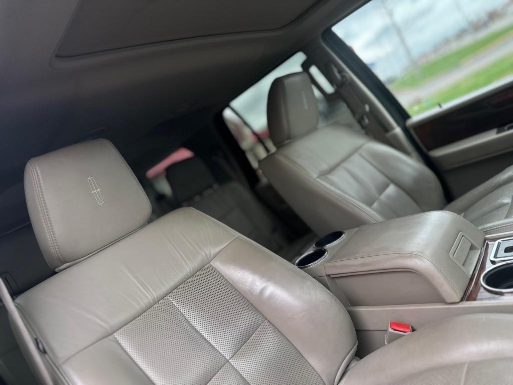 Lincoln Navigator 4WD 2011