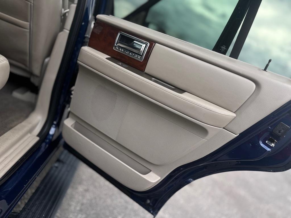 Lincoln Navigator 4WD 2011