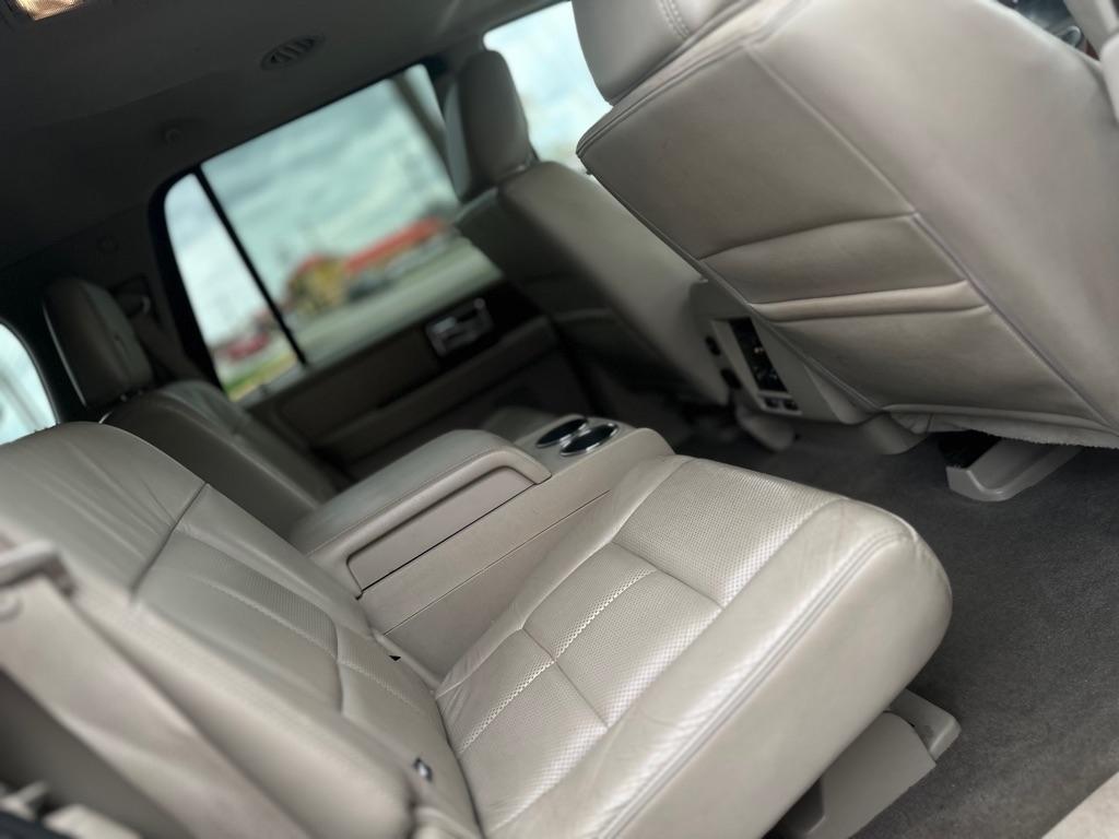 Lincoln Navigator 4WD 2011