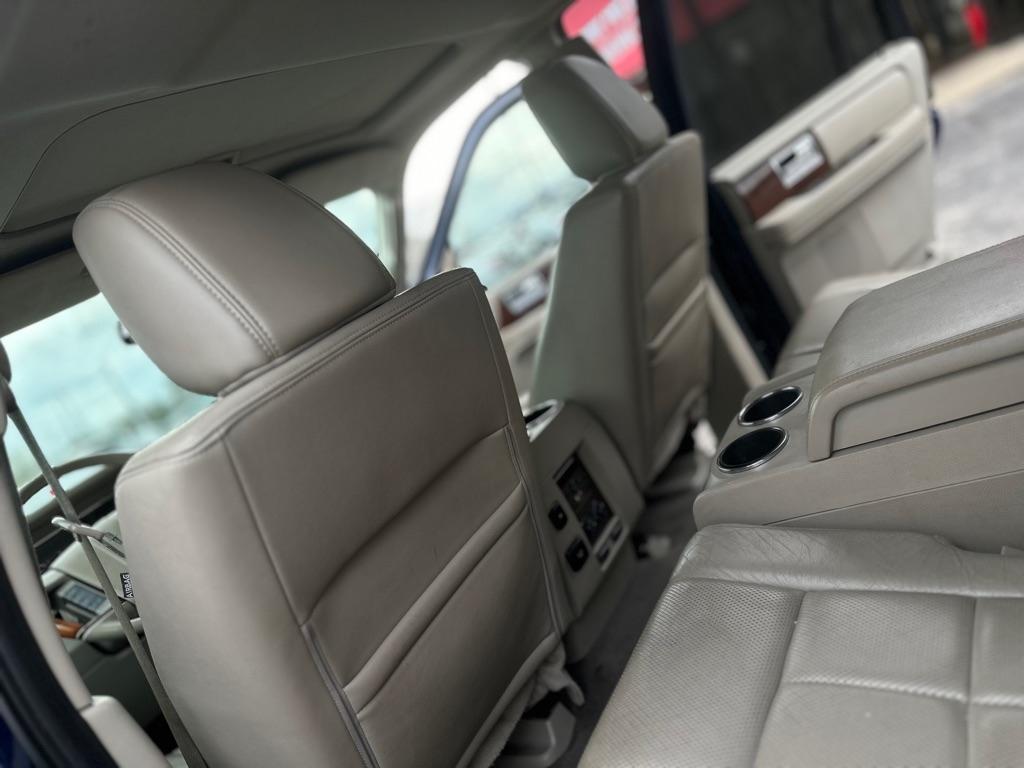 Lincoln Navigator 4WD 2011