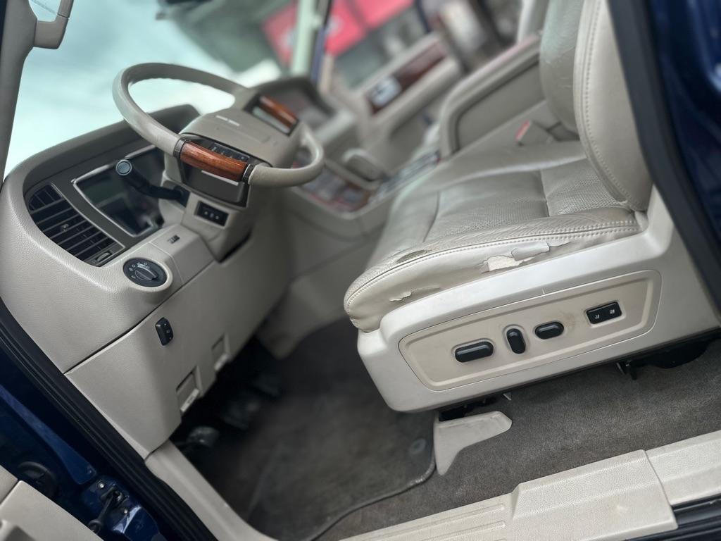 Lincoln Navigator 4WD 2011