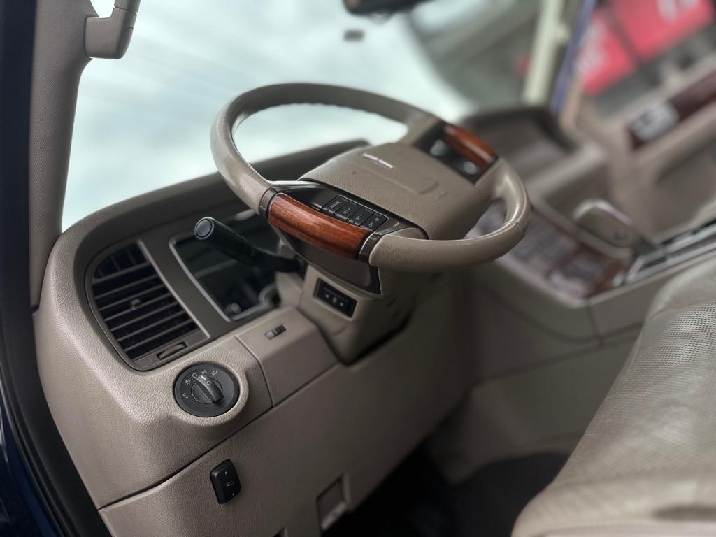 Lincoln Navigator 4WD 2011