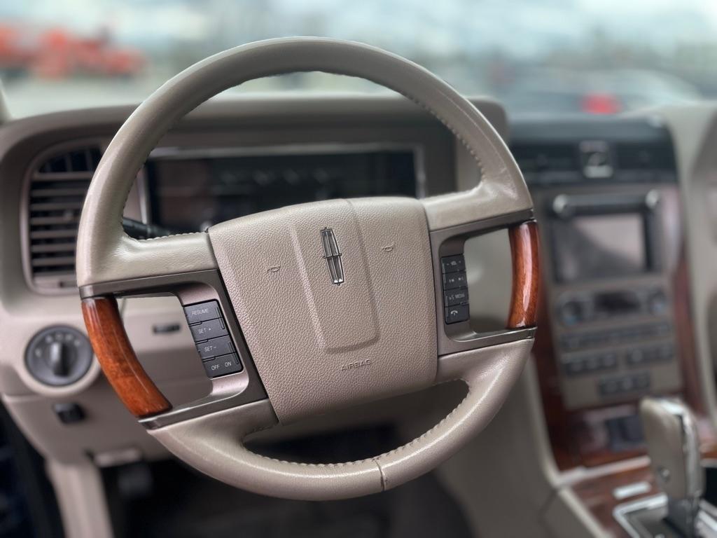Lincoln Navigator 4WD 2011
