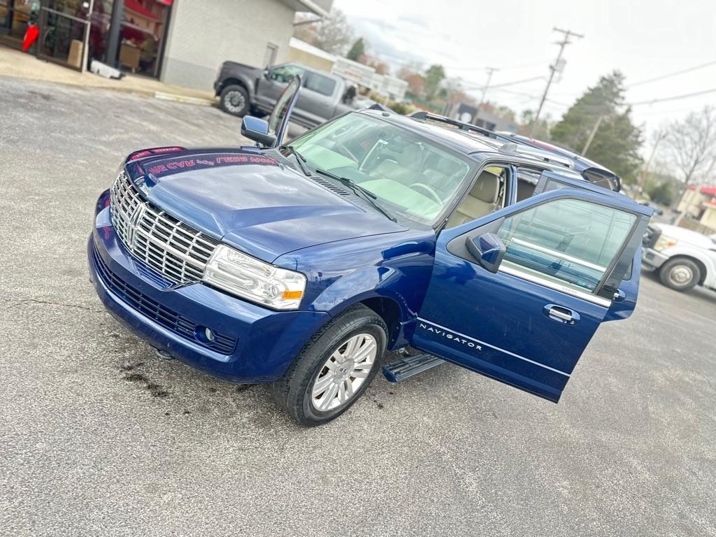 Lincoln Navigator 4WD 2011