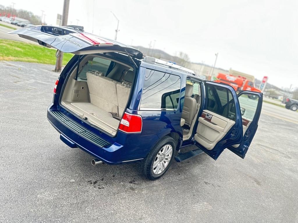 Lincoln Navigator 4WD 2011