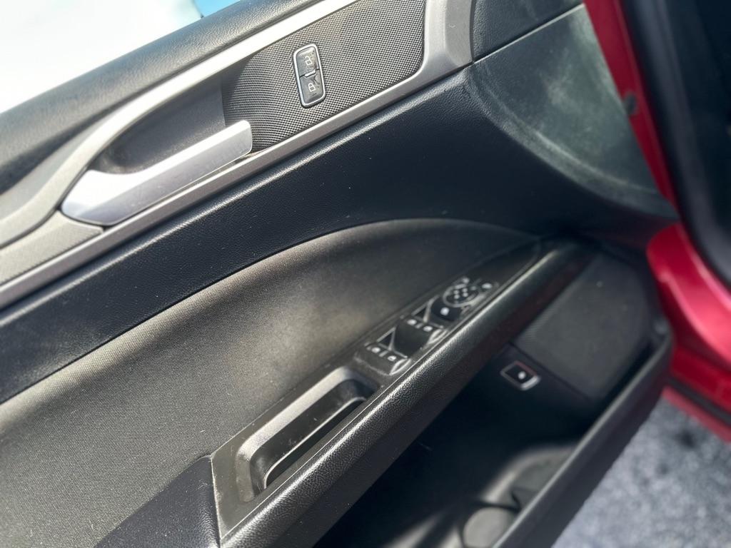 Ford Fusion Hybrid SE 2020