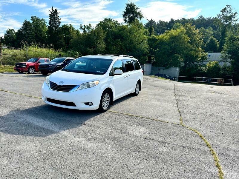 Toyota Sienna XLE FWD 8-Passenger V6 2014