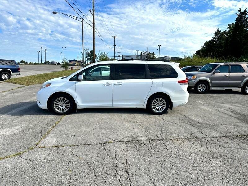 Toyota Sienna XLE FWD 8-Passenger V6 2014