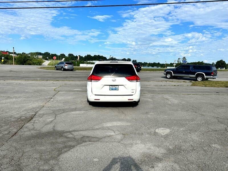 Toyota Sienna XLE FWD 8-Passenger V6 2014