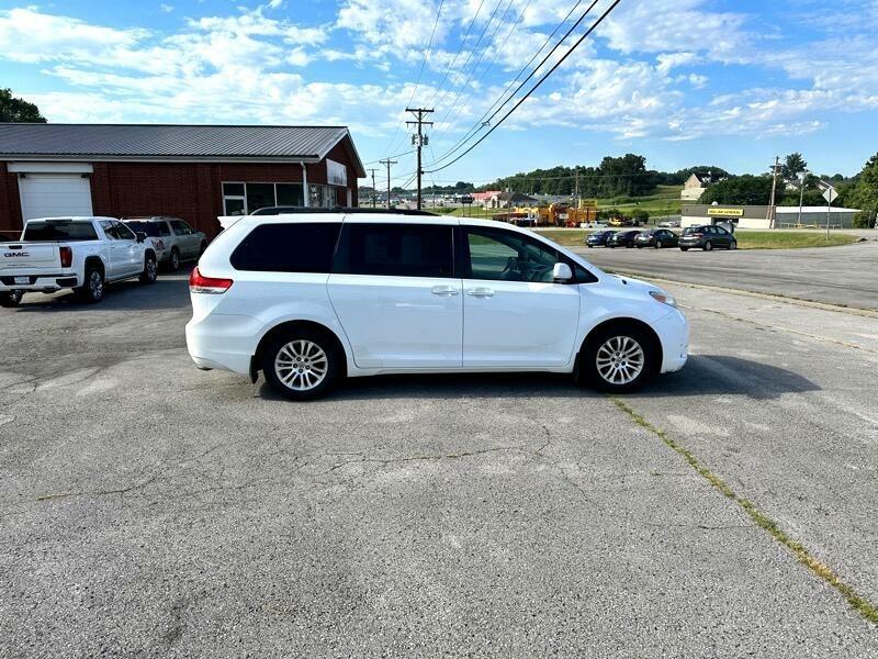 Toyota Sienna XLE FWD 8-Passenger V6 2014