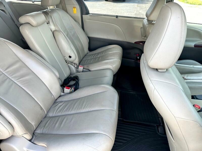 Toyota Sienna XLE FWD 8-Passenger V6 2014