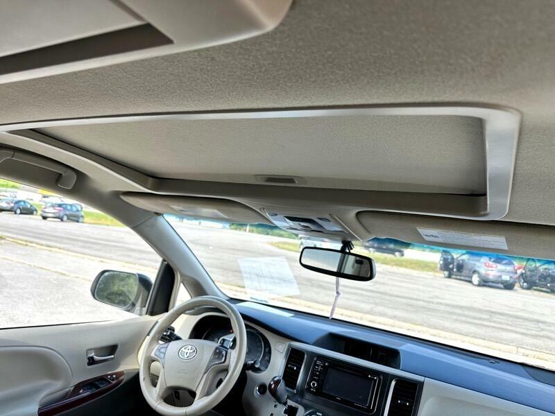 Toyota Sienna XLE FWD 8-Passenger V6 2014