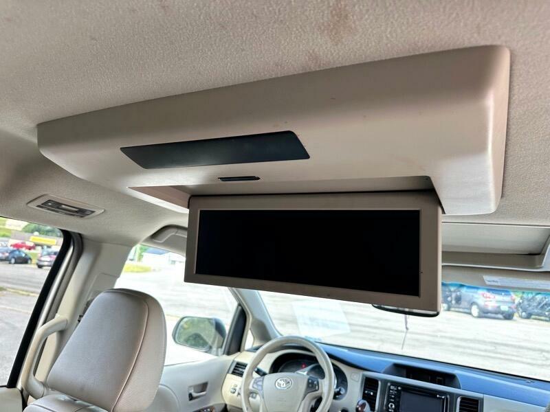 Toyota Sienna XLE FWD 8-Passenger V6 2014