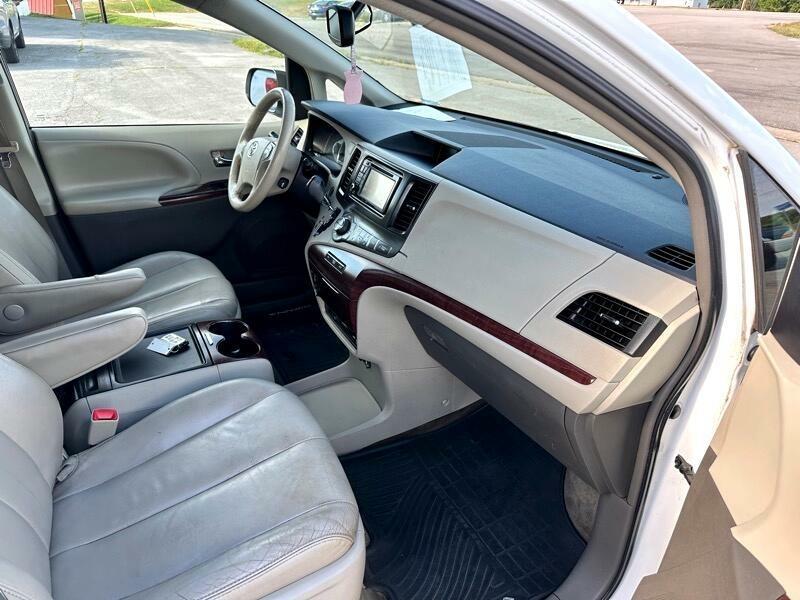 Toyota Sienna XLE FWD 8-Passenger V6 2014