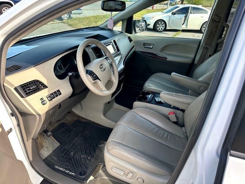 Toyota Sienna XLE FWD 8-Passenger V6 2014