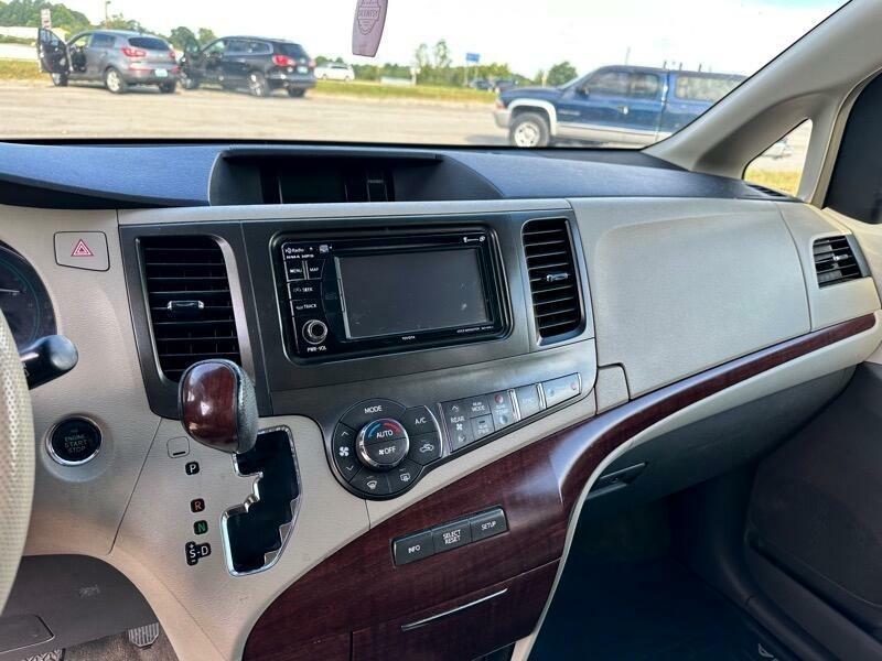 Toyota Sienna XLE FWD 8-Passenger V6 2014