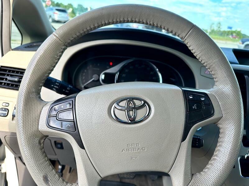 Toyota Sienna XLE FWD 8-Passenger V6 2014
