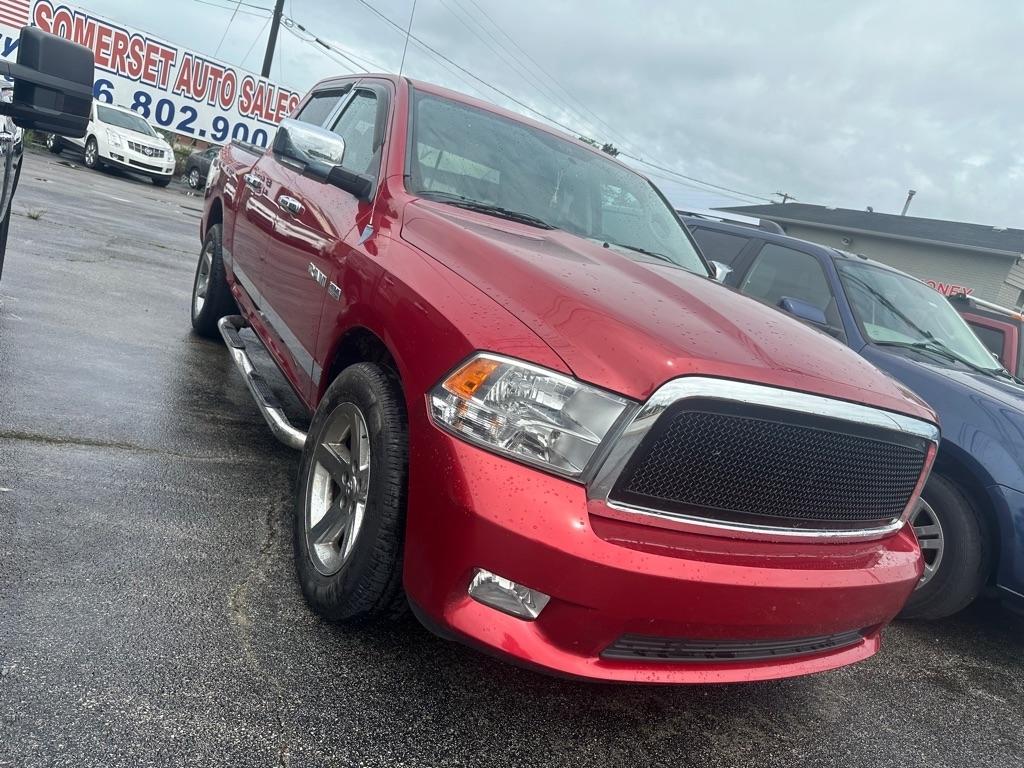 2010 RAM 1500 ST 4x4 Crew Cab's photo
