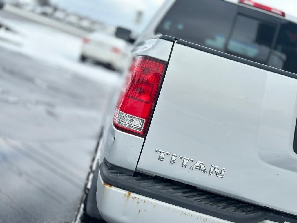 Nissan Titan XE Crew Cab 4WD 2004