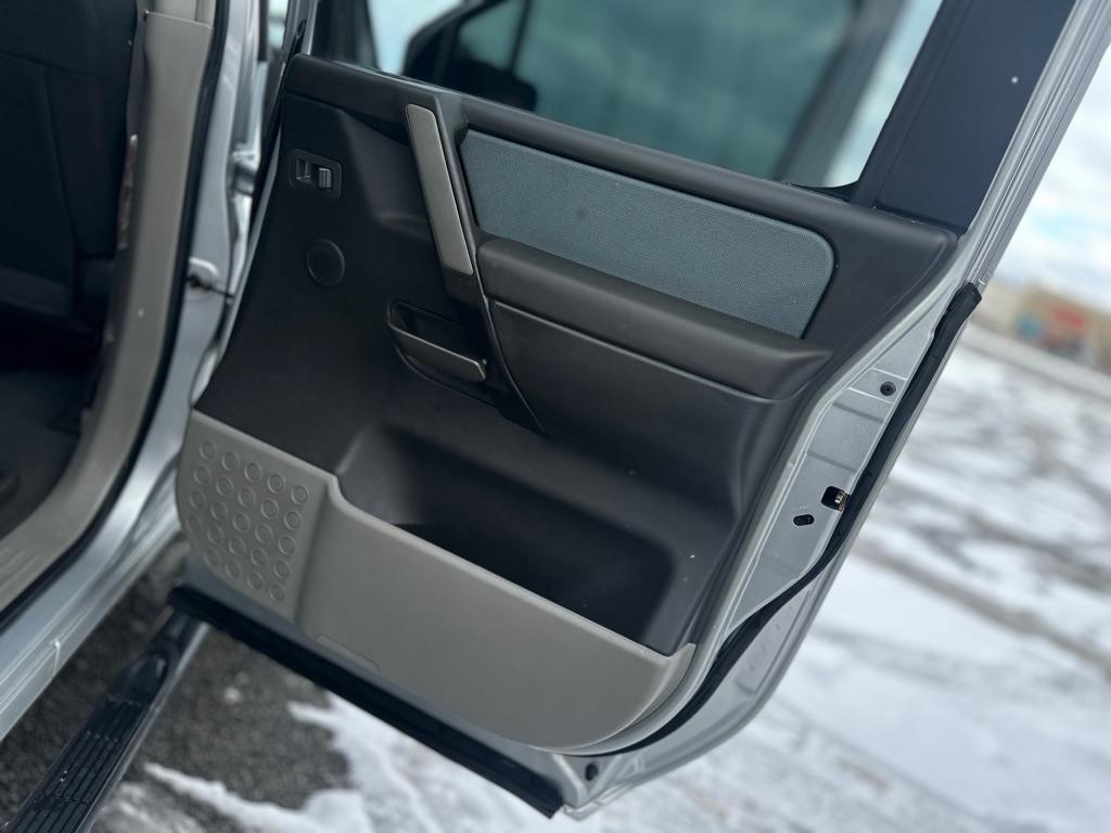 Nissan Titan XE Crew Cab 4WD 2004