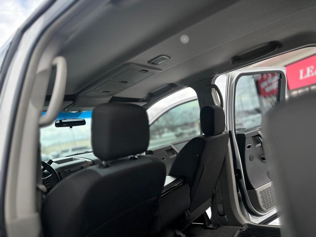 Nissan Titan XE Crew Cab 4WD 2004