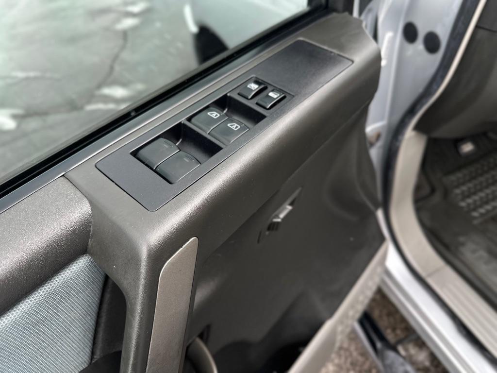 Nissan Titan XE Crew Cab 4WD 2004