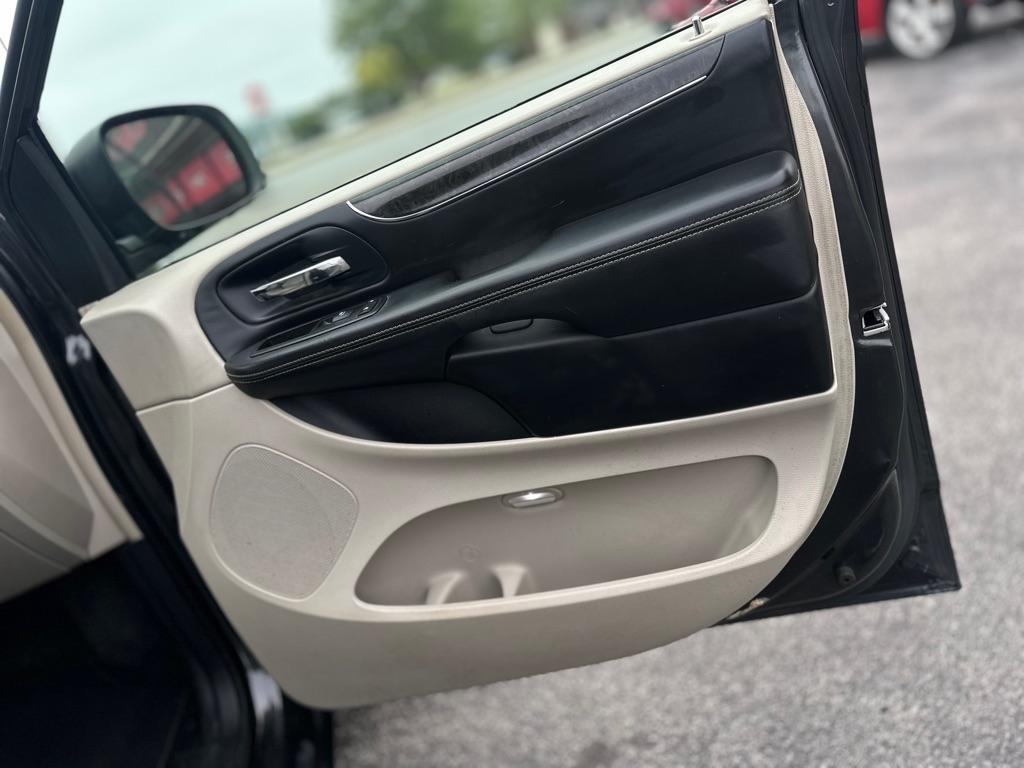 Chrysler Town & Country Touring 2012