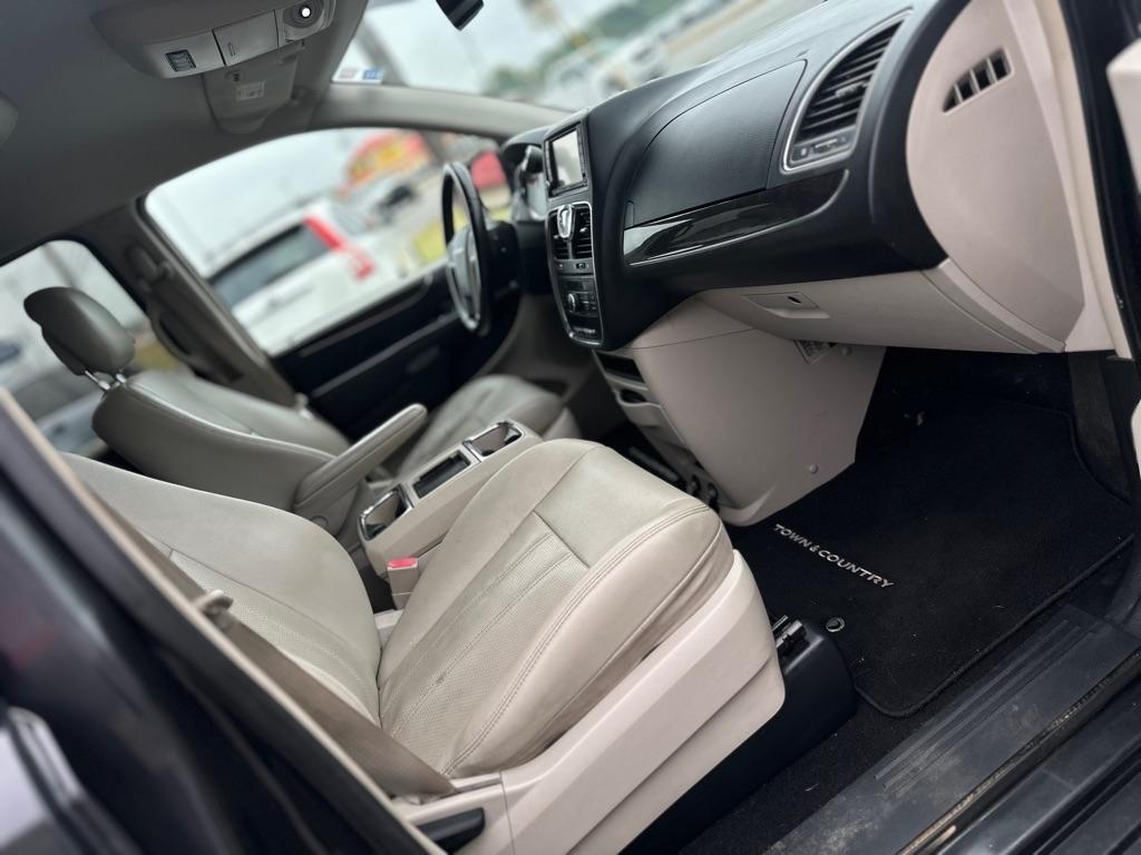 Chrysler Town & Country Touring 2012