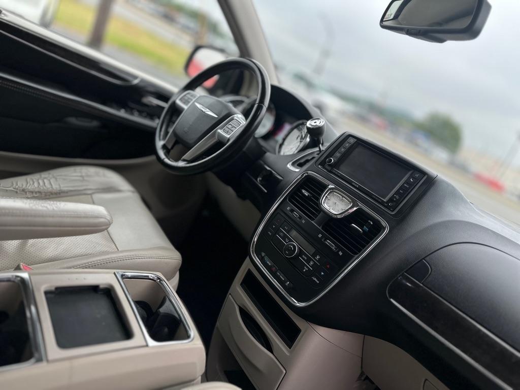 Chrysler Town & Country Touring 2012