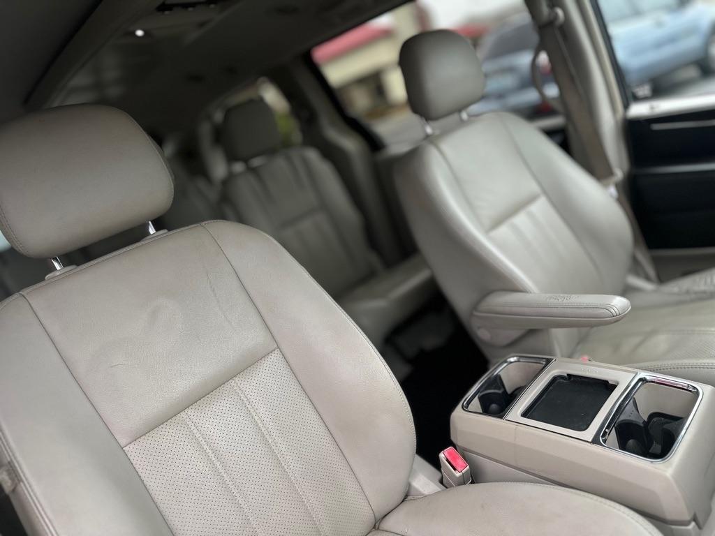 Chrysler Town & Country Touring 2012