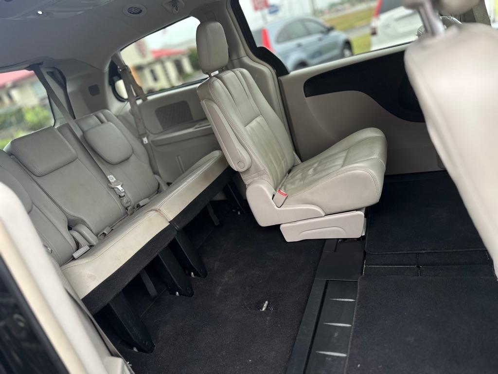 Chrysler Town & Country Touring 2012