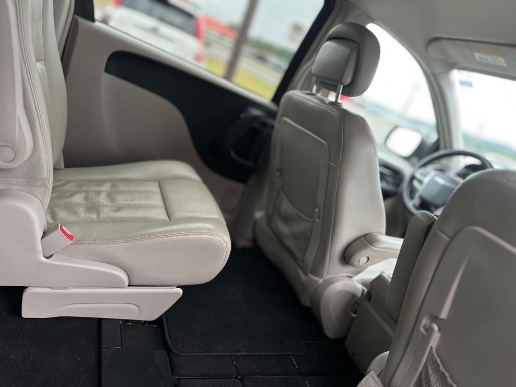 Chrysler Town & Country Touring 2012