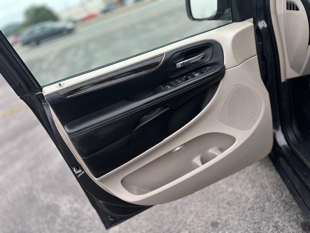 Chrysler Town & Country Touring 2012