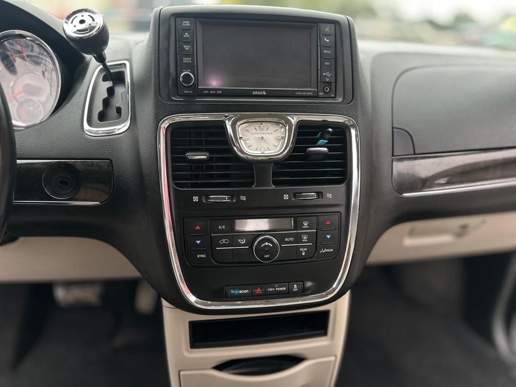 Chrysler Town & Country Touring 2012