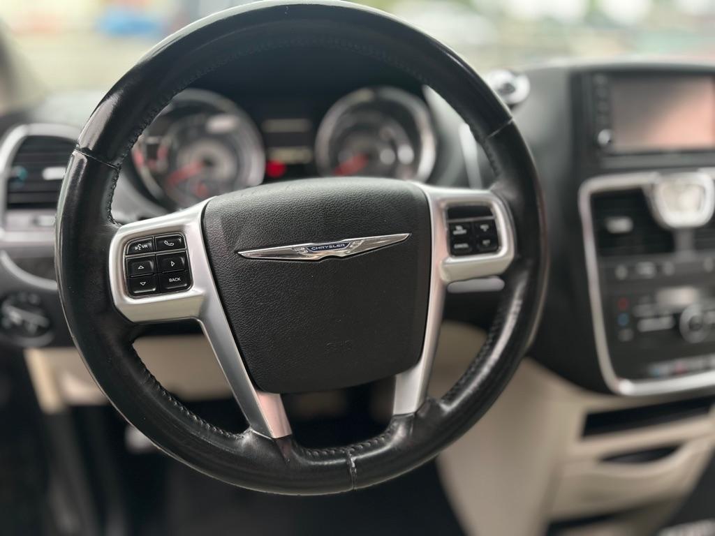Chrysler Town & Country Touring 2012