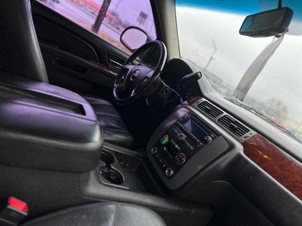 GMC Yukon XL SLT-1 1/2 Ton 4WD 2012
