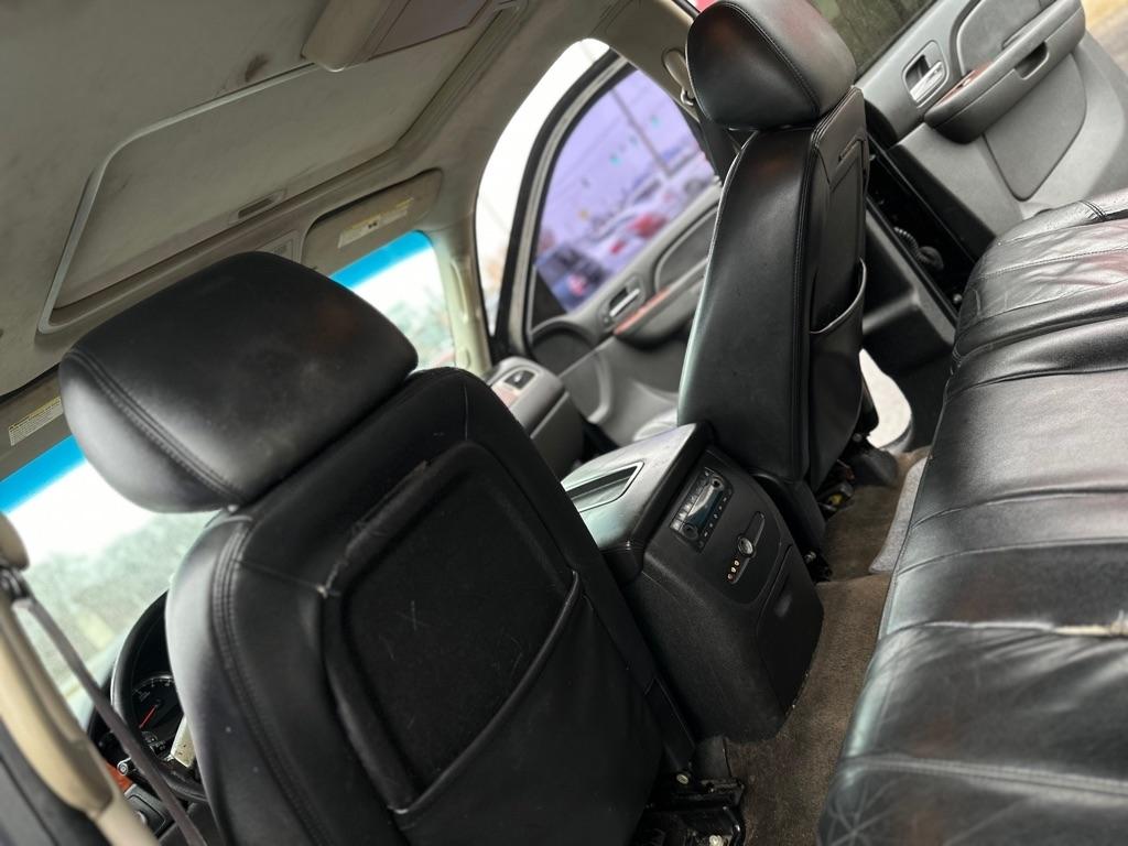 GMC Yukon XL SLT-1 1/2 Ton 4WD 2012