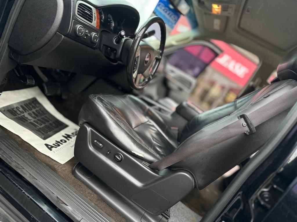 GMC Yukon XL SLT-1 1/2 Ton 4WD 2012