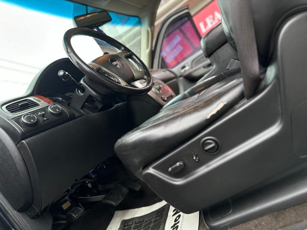 GMC Yukon XL SLT-1 1/2 Ton 4WD 2012
