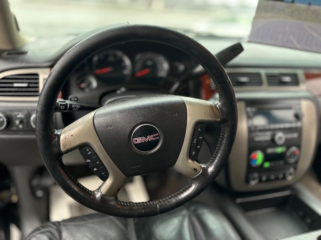 GMC Yukon XL SLT-1 1/2 Ton 4WD 2012